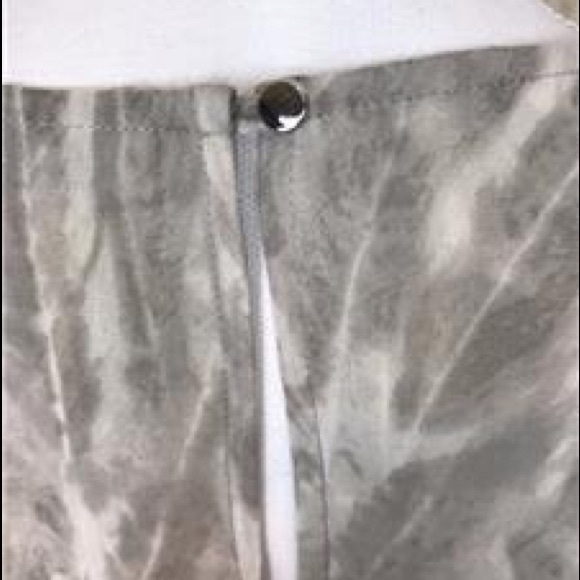 HALSTON HERITAGE Asymmetric Feather Print Blouse - Picture 5 of 7